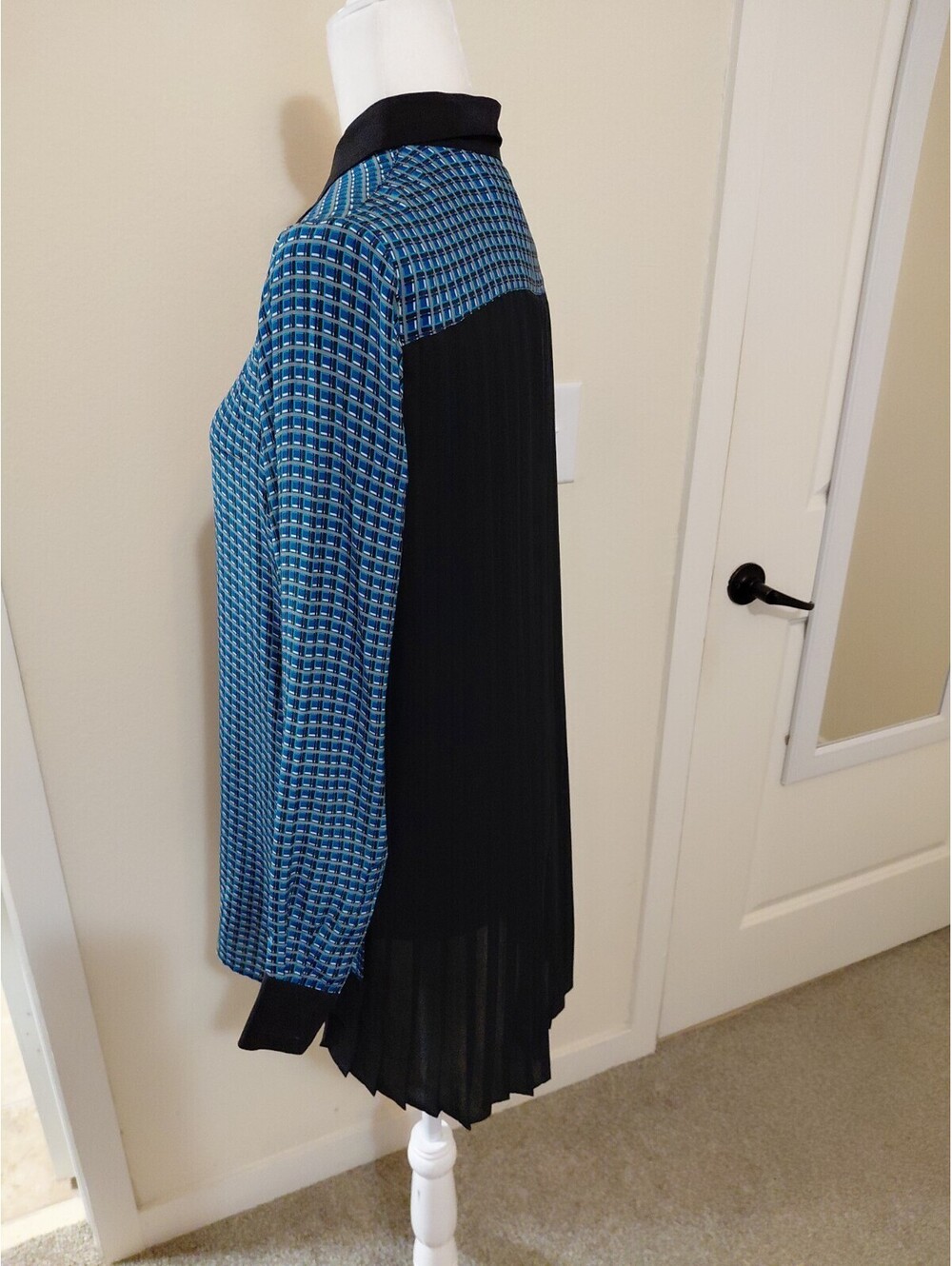 Robert Graham Women's Silk Shirt Multicolor Blue Black Pleated Back Size S